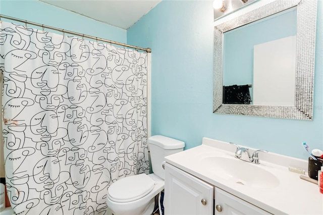 bathroom featuring a shower with curtain, vanity, and toilet