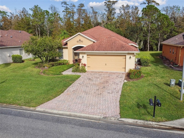 view of front of house featuring a garage and a front yard