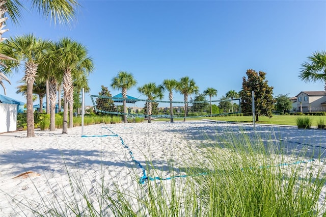 surrounding community with volleyball court