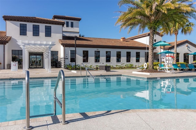 view of swimming pool