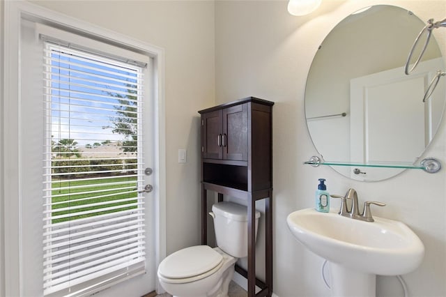 bathroom featuring toilet and sink