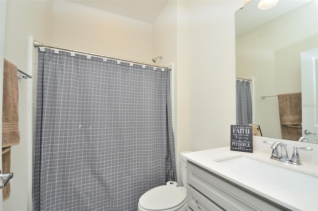 bathroom featuring a shower with shower curtain, vanity, and toilet