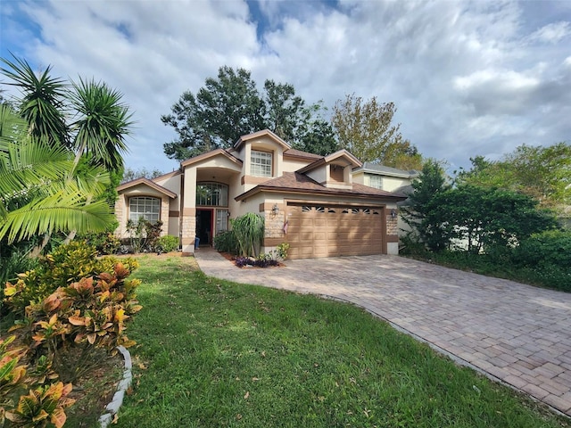 view of front of house featuring a front lawn