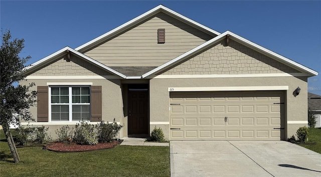 view of front facade featuring a front yard and a garage