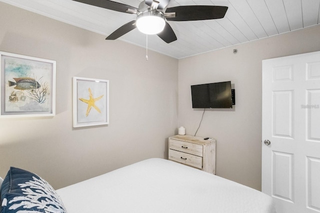 bedroom with ceiling fan