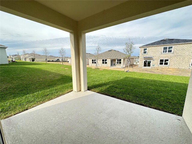 view of yard featuring a patio