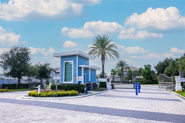7845 Wandering Way, Orlando, FL 32836 - view of property's community with a gate