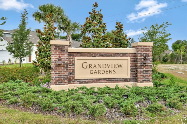 view of community / neighborhood sign