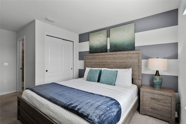 bedroom with carpet flooring, a closet, and a textured ceiling