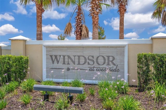 view of community / neighborhood sign