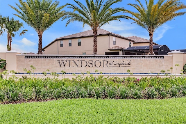 community / neighborhood sign featuring a lawn