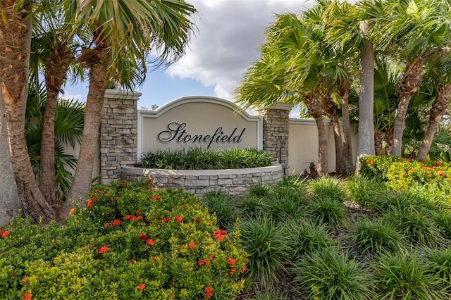 view of community / neighborhood sign