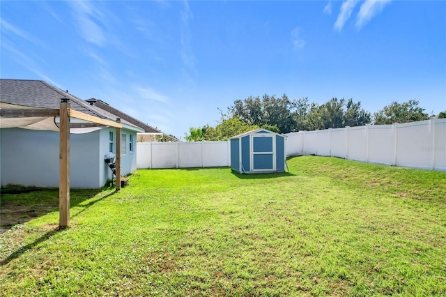 view of yard featuring a storage unit