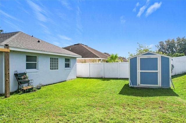 view of yard featuring a storage shed