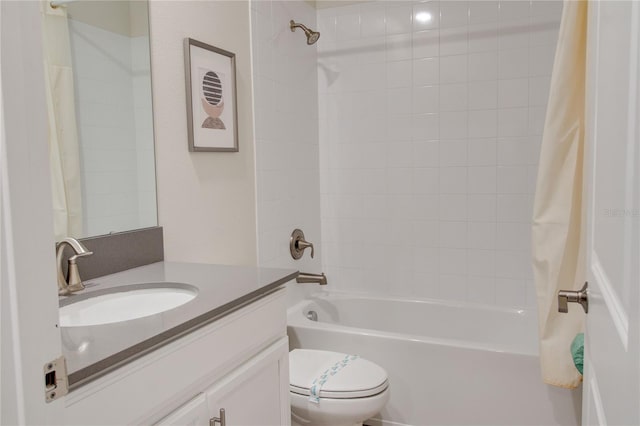 712 Whistling Straits Blvd, Davenport, FL 33896 - full bathroom featuring vanity, toilet, and shower / tub combo