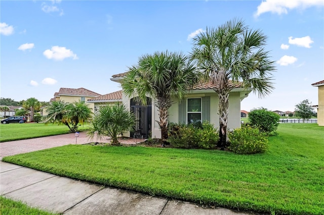 view of front facade with a front lawn