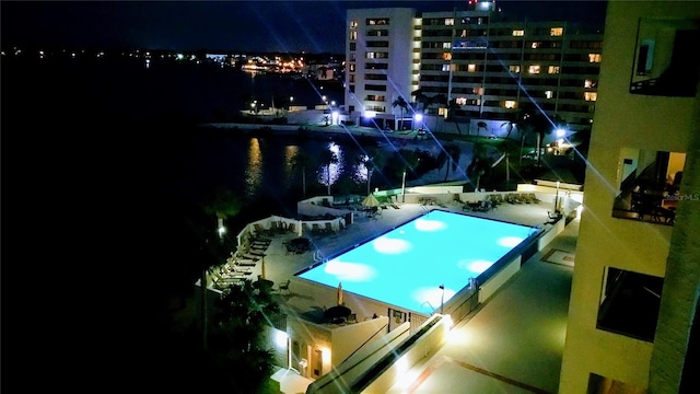 view of pool featuring a water view