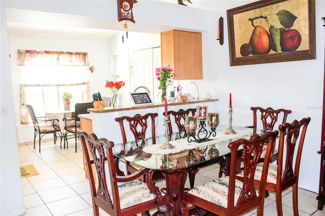 1053 Hemingway Dr, Deltona, FL 32725 - dining area featuring light tile patterned floors