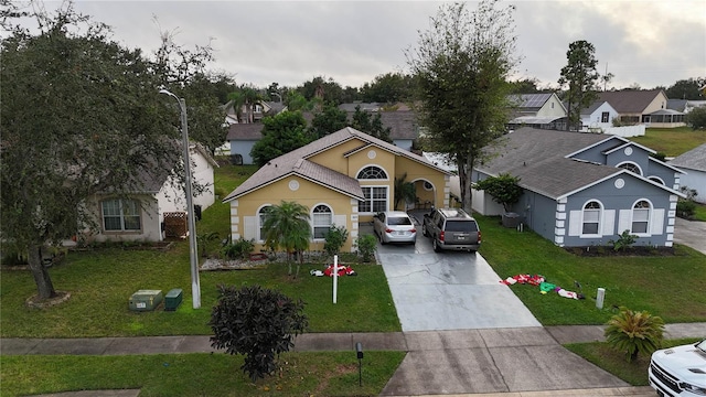 view of front facade with a front yard