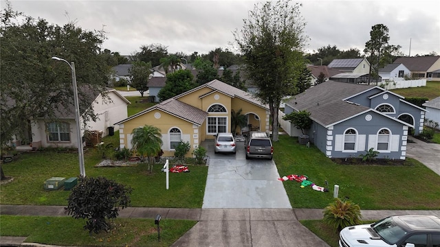 view of front facade featuring a front lawn