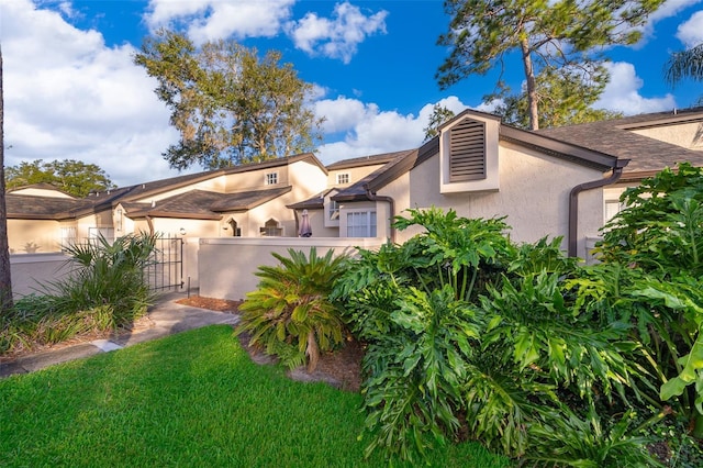 1423 Farrindon Cir Unit 1423, Lake Mary, FL 32746 - view of front facade with stucco siding and a gate