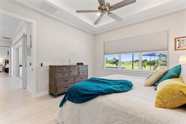 bedroom featuring light hardwood / wood-style floors, ceiling fan, and ornamental molding