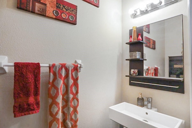 bathroom featuring sink