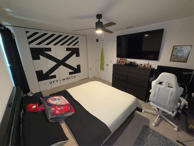 bedroom with ceiling fan