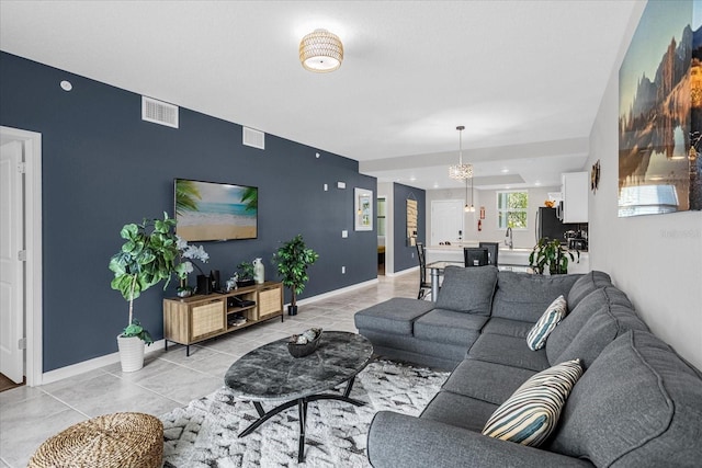 living room with sink and a chandelier