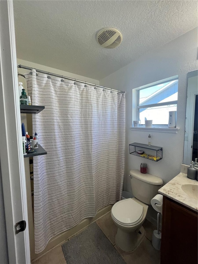 bathroom featuring vanity, a textured ceiling, toilet, and curtained shower