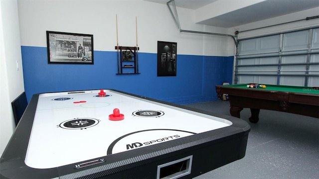 playroom featuring pool table