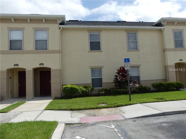 view of front of house with a front lawn