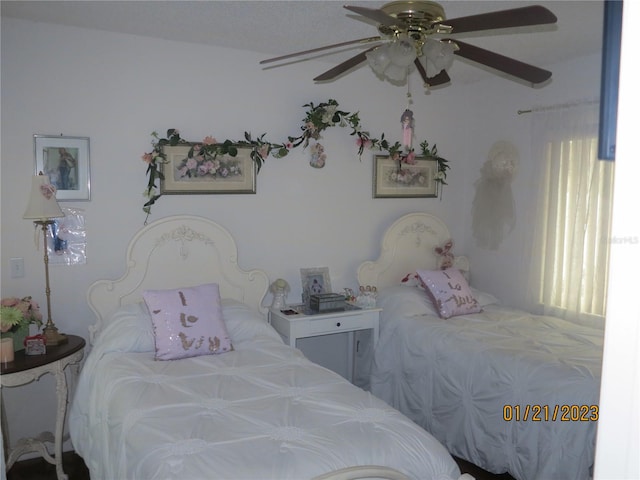 bedroom featuring ceiling fan