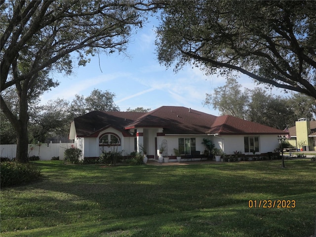 ranch-style home featuring a front yard