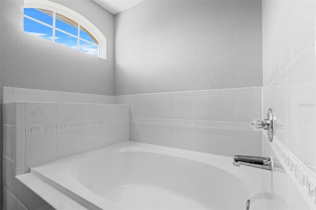 bathroom featuring tiled tub