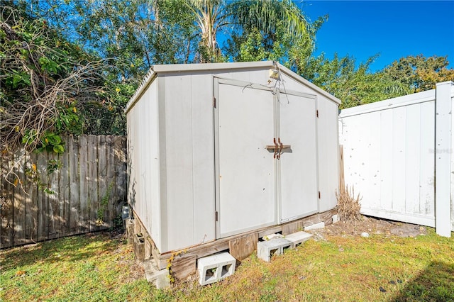 view of outbuilding with a yard