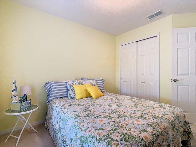 bedroom with carpet flooring, a textured ceiling, and a closet