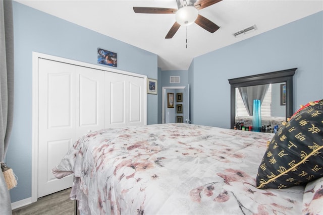 bedroom with ceiling fan, light wood-type flooring, and a closet