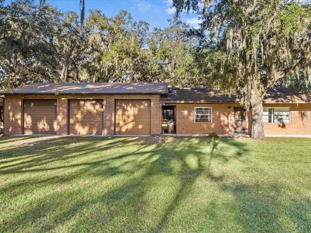 view of front of property featuring a garage and a front yard