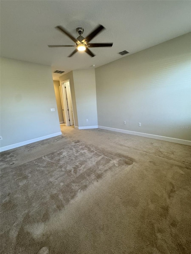 carpeted empty room featuring ceiling fan