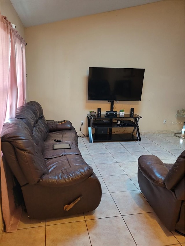 566/568 Imperial Pl, Kissimmee, FL 34758 - living area with tile patterned flooring
