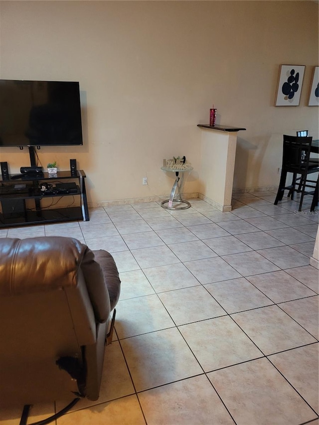 566/568 Imperial Pl, Kissimmee, FL 34758 - living area with light tile patterned floors