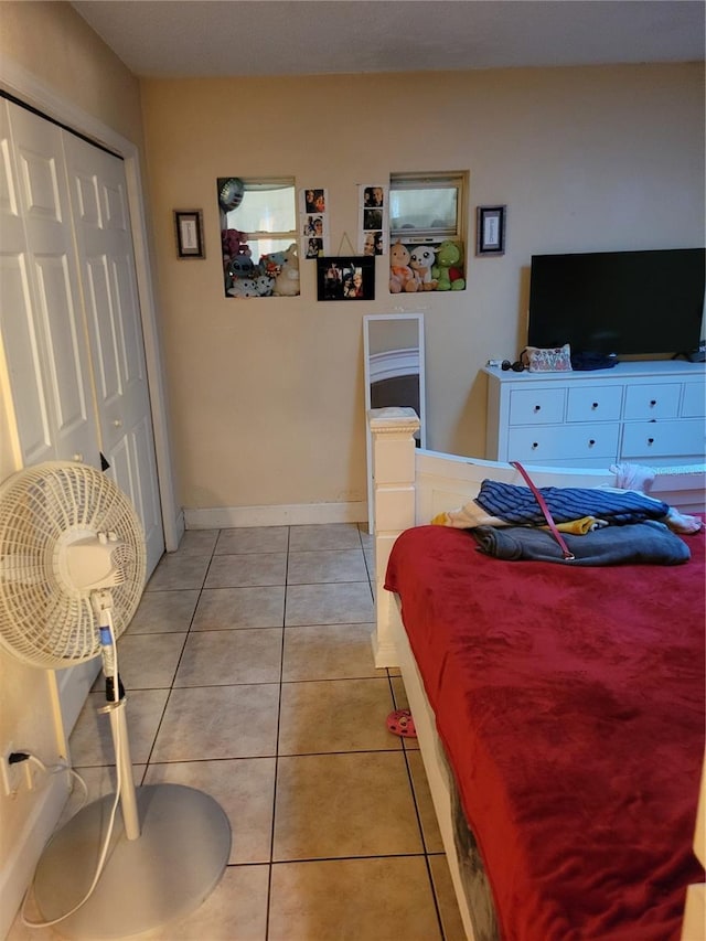 566/568 Imperial Pl, Kissimmee, FL 34758 - bedroom with light tile patterned floors and a closet