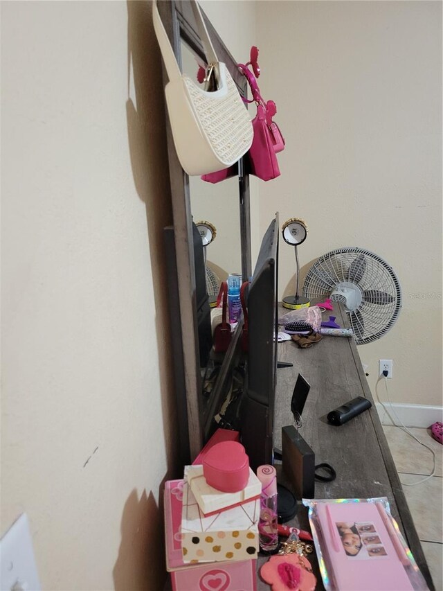 566/568 Imperial Pl, Kissimmee, FL 34758 - detailed view of baseboards