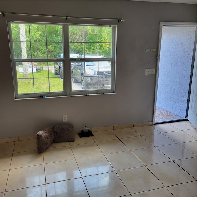 566/568 Imperial Pl, Kissimmee, FL 34758 - tiled spare room with healthy amount of natural light