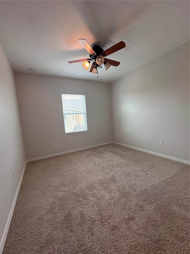 unfurnished room with carpet flooring and ceiling fan