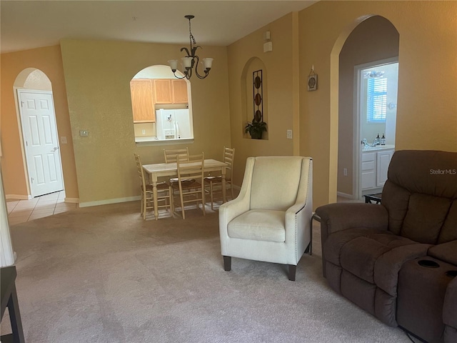 sitting room with light colored carpet and a notable chandelier