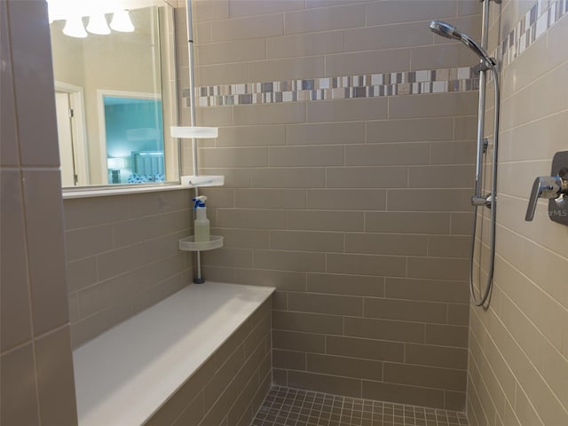 bathroom featuring tiled shower