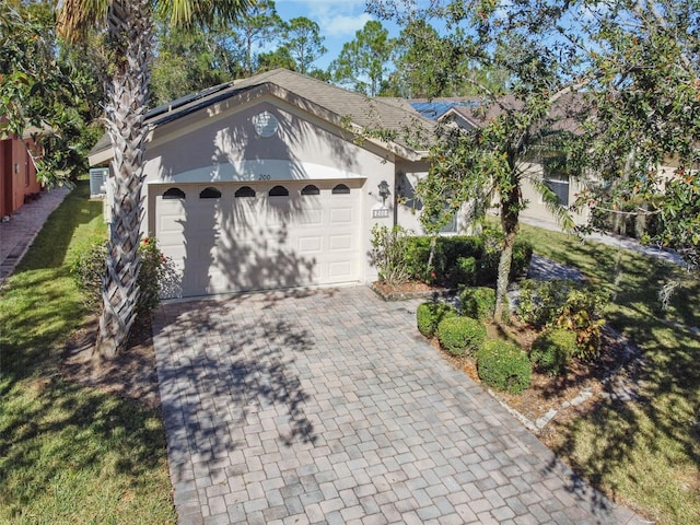 view of front of house featuring a front lawn and a garage