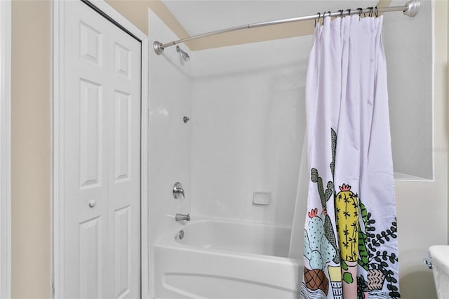 bathroom featuring shower / tub combo